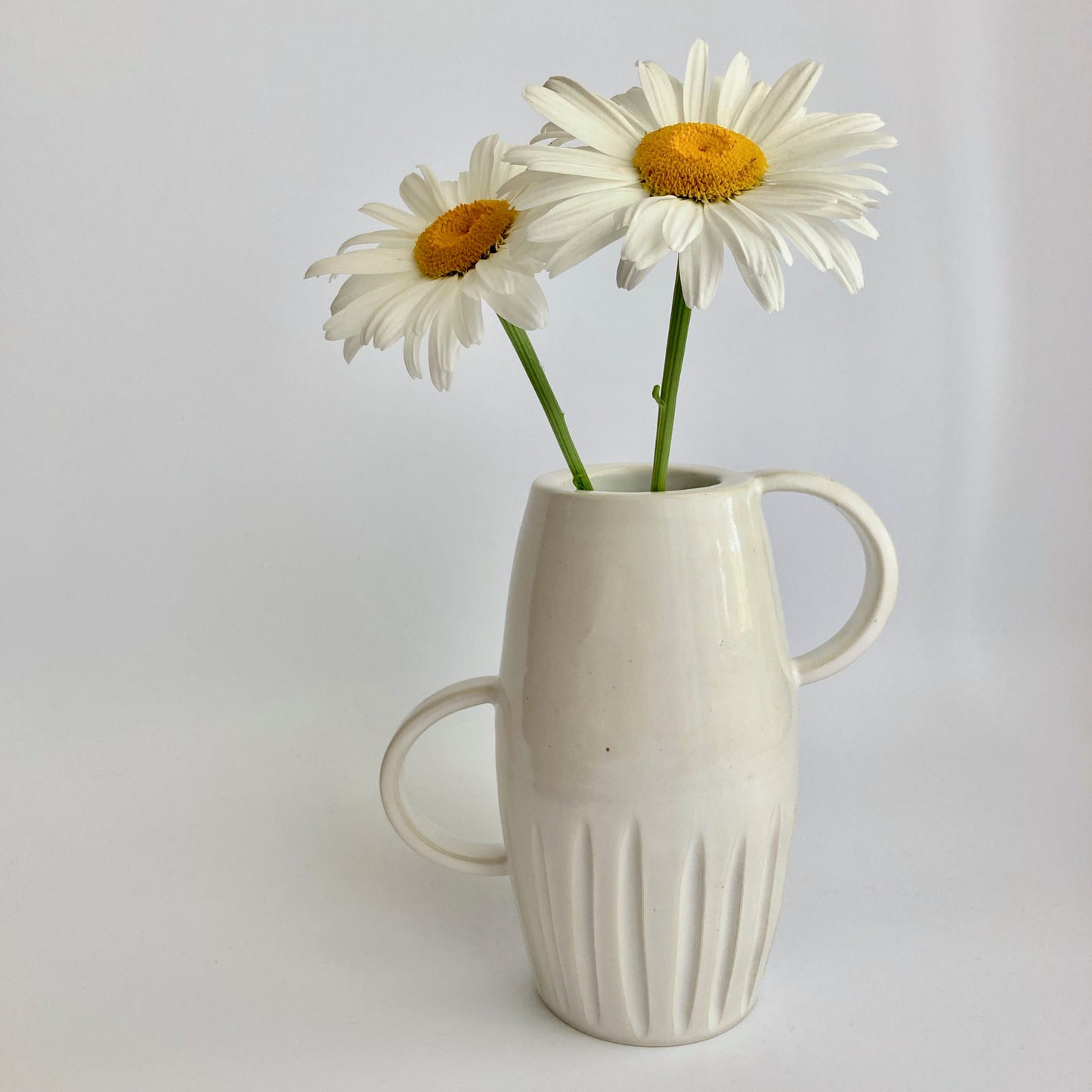 Vase ~ white