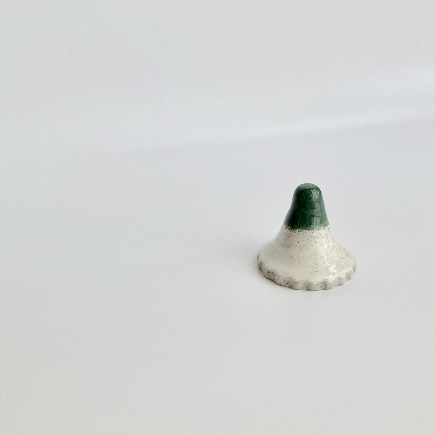 Ring holder ~ white & forest